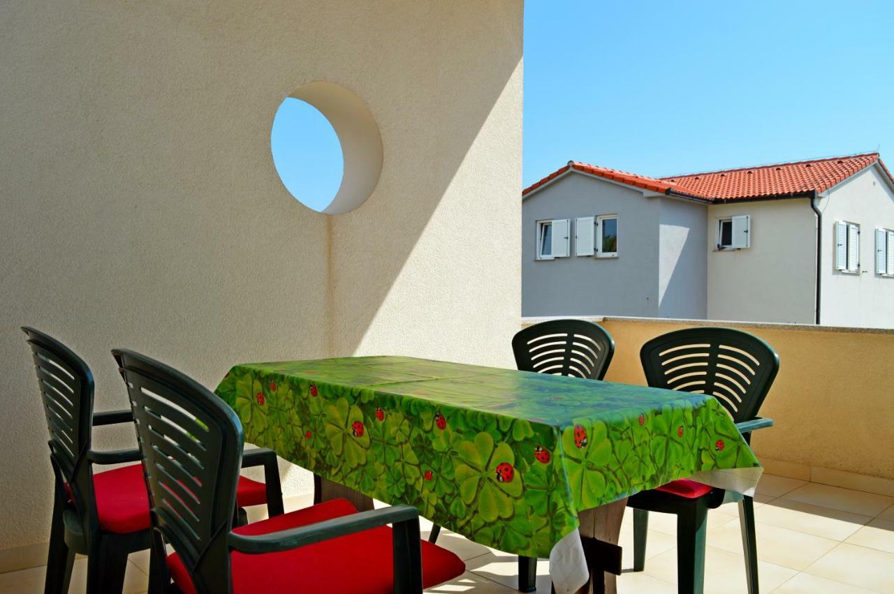 Apartmani Macak II Novalja Εξωτερικό φωτογραφία